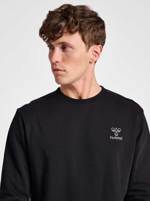 hmlOFFGRID SWEATSHIRT, JET BLACK/FORGED IRON, model