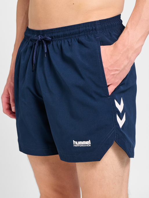 hmlPULSE SWIM SHORTS, DRESS BLUES, model