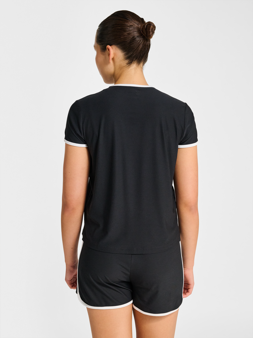 hmlPULSE CIMA T-SHIRT S/S, BLACK, model