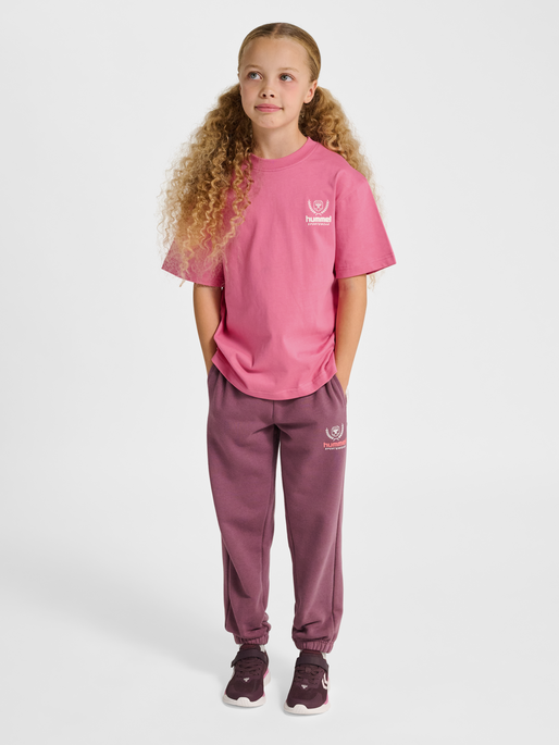 hmlJR LOOSE GRAPHIC T-SHIRT S/S BTS, CHATEAU ROSE, model