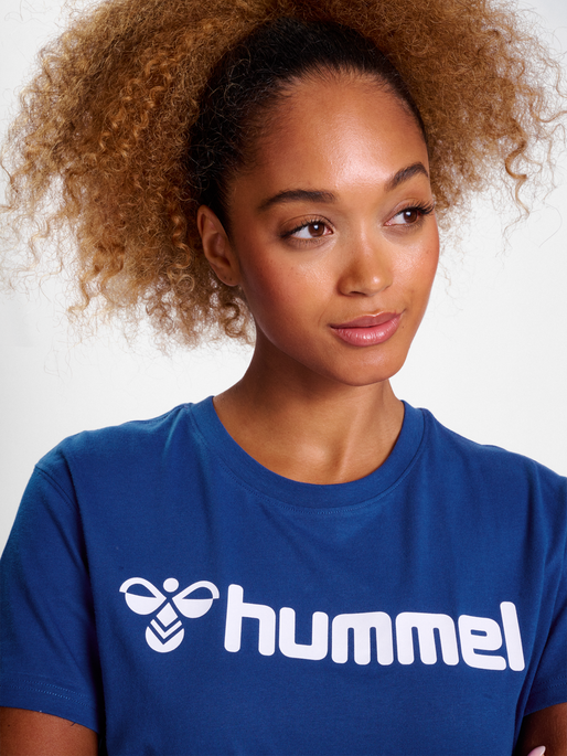 hmlGO 2.0 LOGO T-SHIRT S/S WOMAN, TRUE BLUE, model