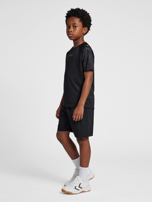 hmlBLAZE26 PRO TRAINING JERSEY KIDS, BLACK, model