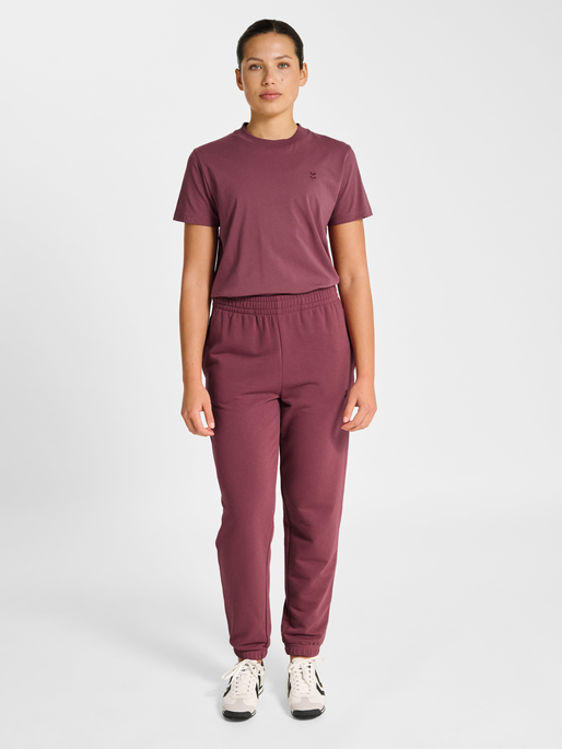 hmlPULSE W SWEAT PANTS, NOCTURNE, model