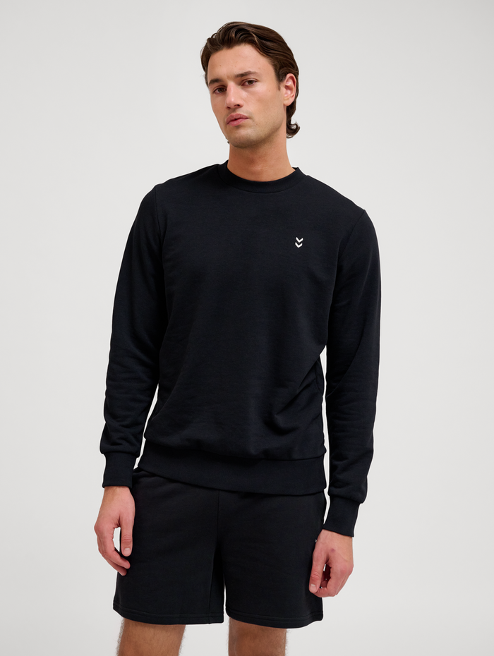 hmlPULSE SWEAT CREWNECK, BLACK, model