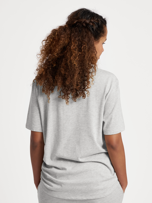 hmlHIVE LUCAS T-SHIRT, GREY MELANGE, model