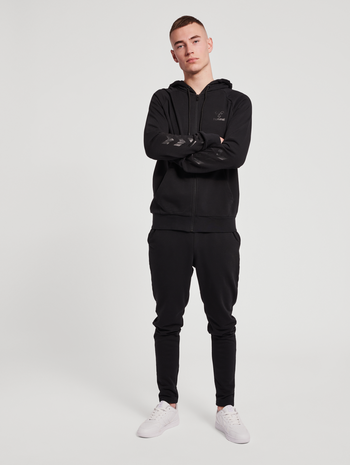 hmlISAM 2.0 TAPERED PANTS, BLACK, model