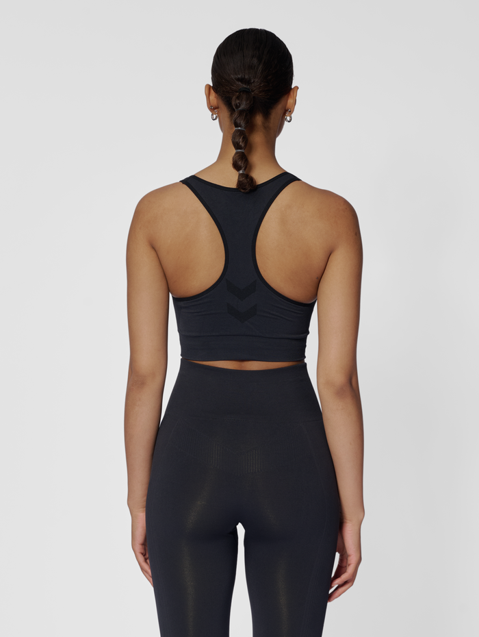 hmlTIF SEAMLESS SPORTS TOP, BLACK, model