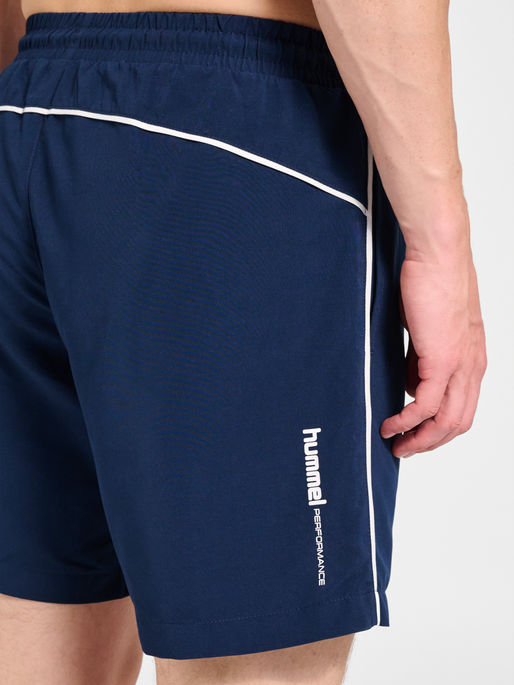 hmlPULSE BOARD SHORTS, DRESS BLUES, model