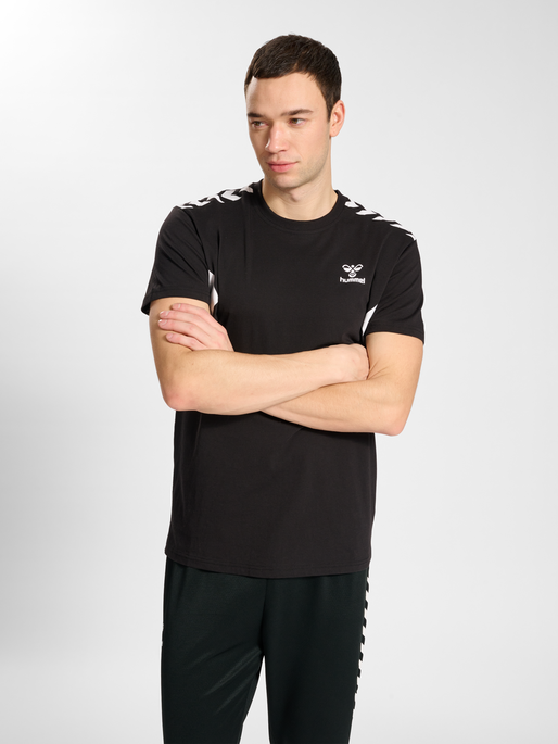 hmlSTALTIC COTTON T-SHIRT S/S, BLACK, model
