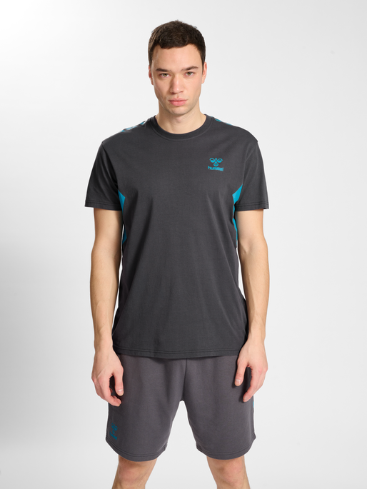 hmlSTALTIC COTTON T-SHIRT S/S, MAGNET, model