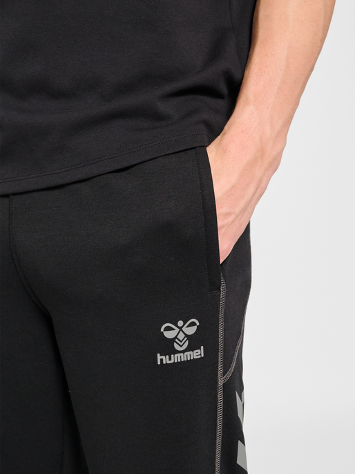 hmlMOVE 2.0 PANTS, BLACK, model