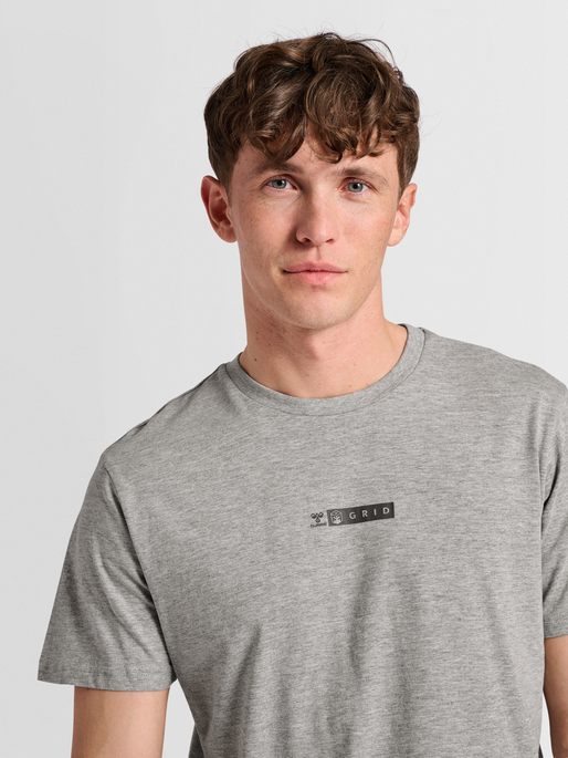 hmlOFFGRID TEE S/S, GREY MELANGE/FORGED IRON, model