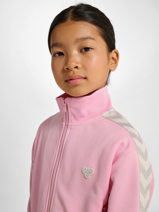 hmlJR REG POLY TAPE GIRL ZIP JACKET, ROSEATE SPOONBILL, model