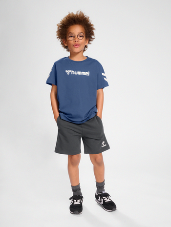 hmlNOVET SHORTS SET, BERING SEA, model
