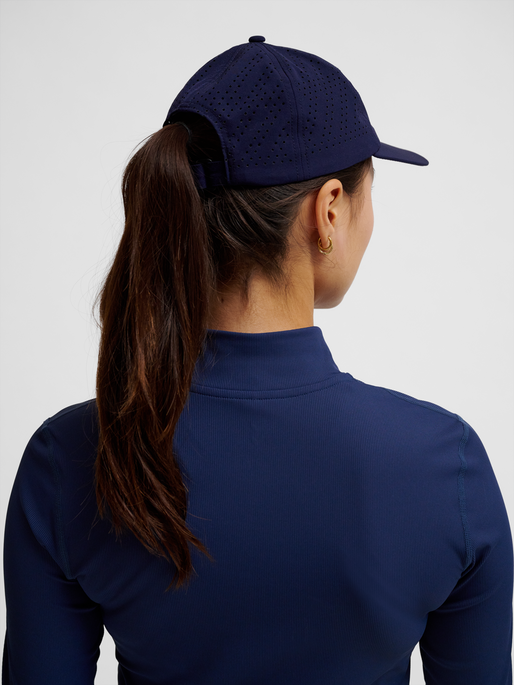 hmlFAST SPORTS CAP, DRESS BLUES, model