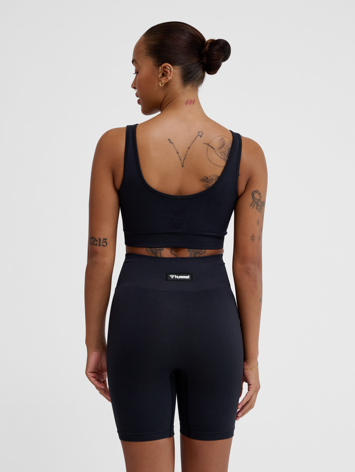 hmlALIVE SEAMLESS BRA, BLACK, model
