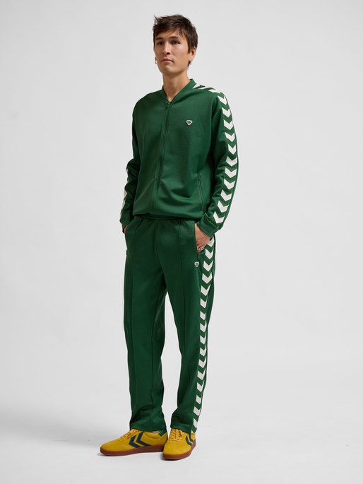 hmlARCHIVE REGULAR POLY PANTS, EDEN, model