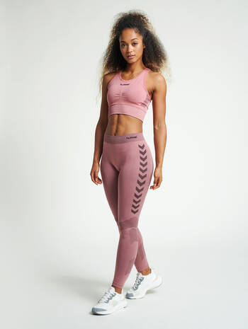 HUMMEL FIRST SEAMLESS BRA WOMAN, DUSTY ROSE, model