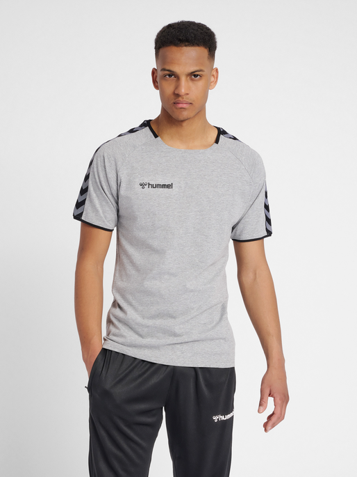 hmlAUTHENTIC TRAINING TEE, GREY MELANGE, model