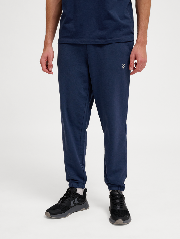 hmlPULSE SWEAT PANTS, DRESS BLUES, model