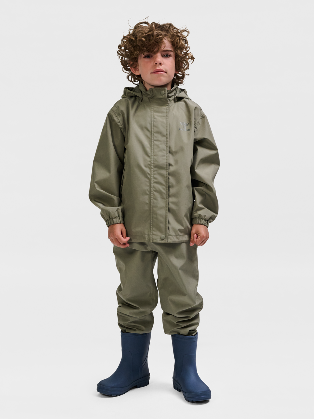 hmlNESSIE RAINSUIT, VETIVER, model