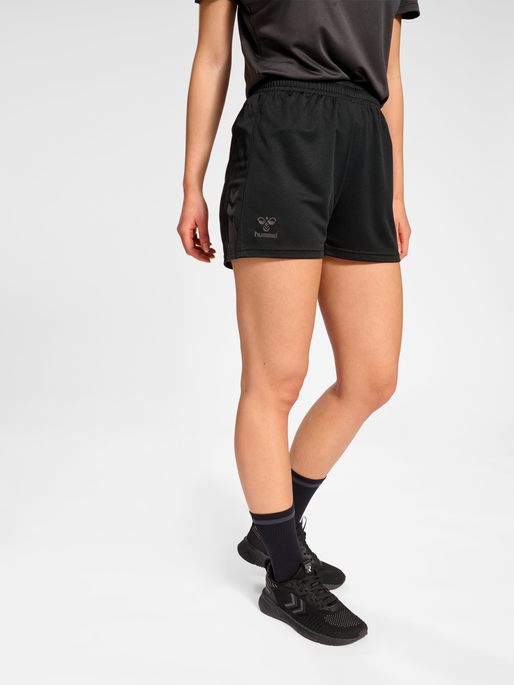 hmlACTIVE PL SHORTS WOMAN, BLACK, model