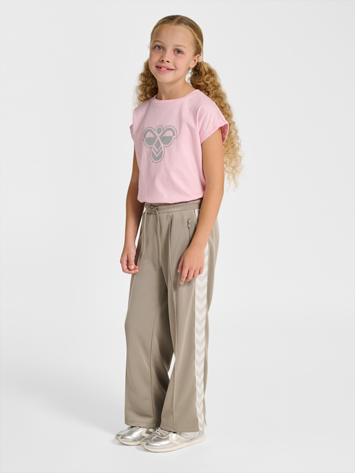 hmlJR WIDE LEG POLY TAPE PANTS, ROCK RIDGE, model