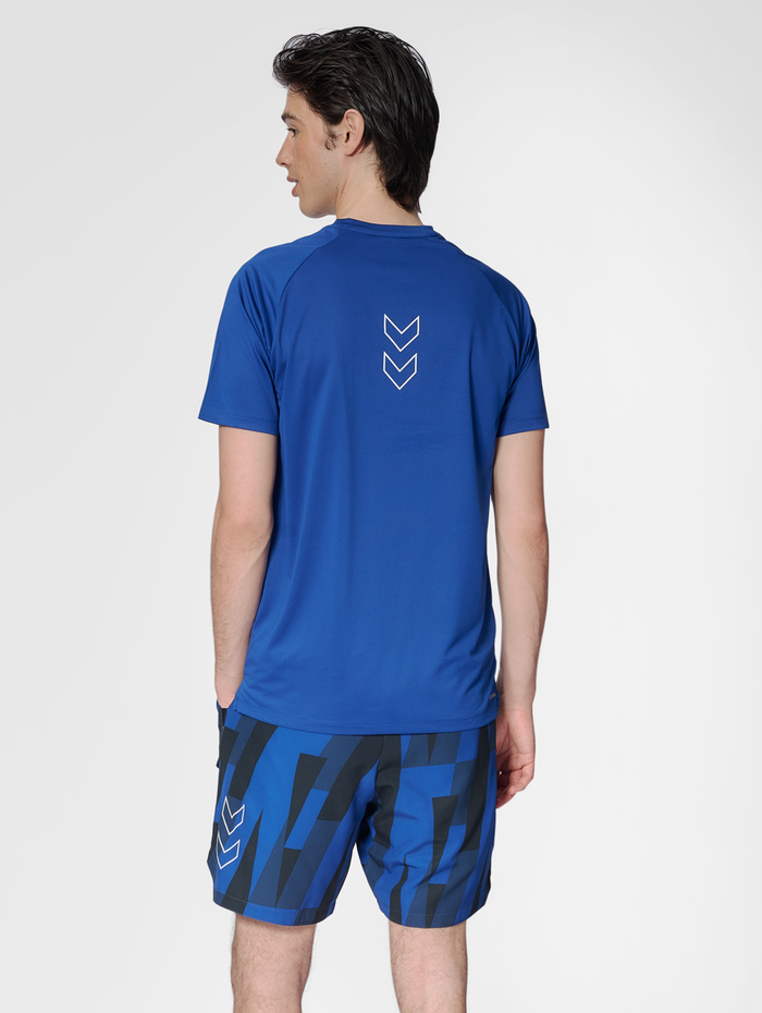 hmlCOURT LIGHT WEIGHT T-SHIRT, SODALITE BLUE, model