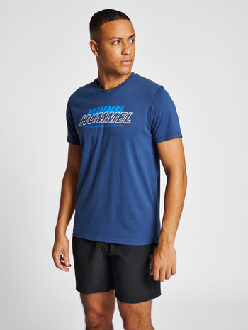 hmlTE JEFF COTTON T-SHIRT, INSIGNIA BLUE, model
