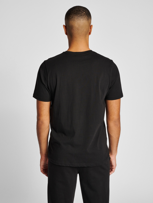 hmlIC FRED T-SHIRT, 2001, model