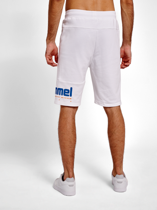 hmlLGC MANFRED SHORTS, WHITE, model