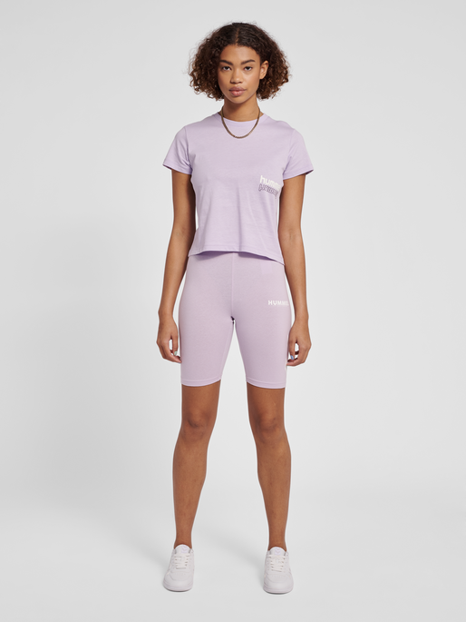 hmlLEGACY WOMAN TIGHT SHORTS, PASTEL LILAC, model