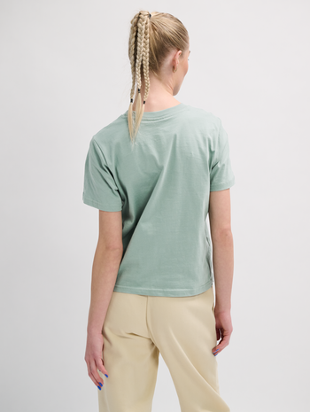 hmlPAOLA REGULAR T-SHIRT, CHINOIS GREEN, model