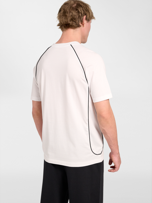 hmlPITCH REST DAY T-SHIRT S/S, WHITE, model