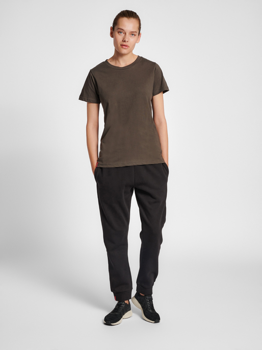 hmlRED BASIC SWEAT PANTS WOMAN, BLACK, model