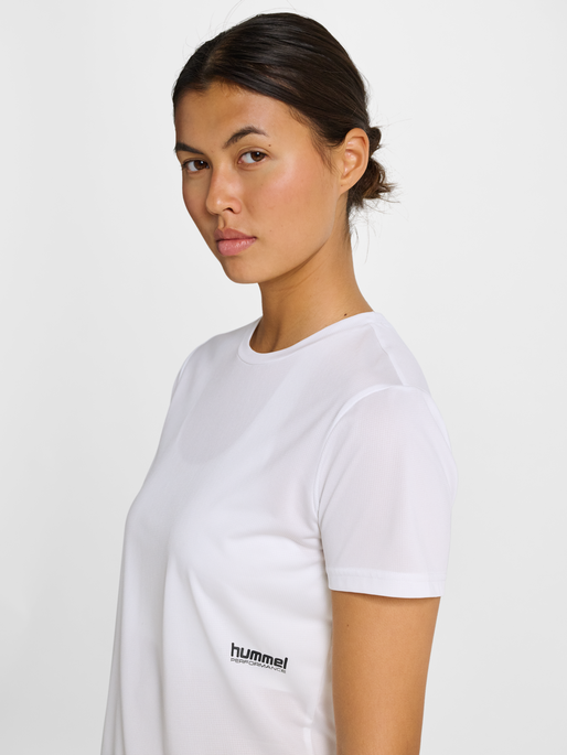 hmlPULSE WORKOUT W T-SHIRT S/S, WHITE hmlPULSE WORKOUT W T-SHIRT S/S, WHITE, model