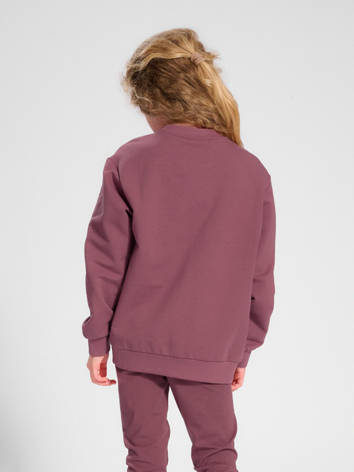 hmlDOS SWEATSHIRT, ROSE BROWN, model