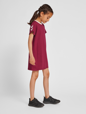 hmlMILLE T-SHIRT DRESS S/S, RHODODENDRON, model