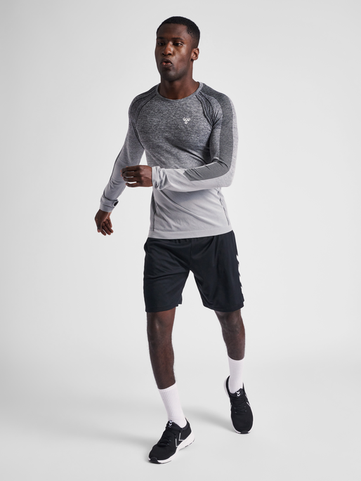 hmlGG12 TRAINING SEAMLESS L/S, BLACK MELANGE, model