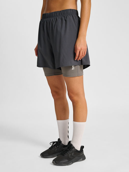 hmlHIIT INTENSITY W 2 IN 1 SHORTS, EBONY, model