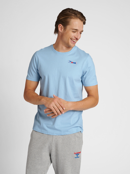 hmlIC MARTY T-SHIRT, CELESTIAL BLUE, model