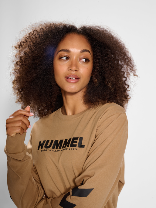 hmlLEGACY T-SHIRT L/S, TIGERS EYE, model