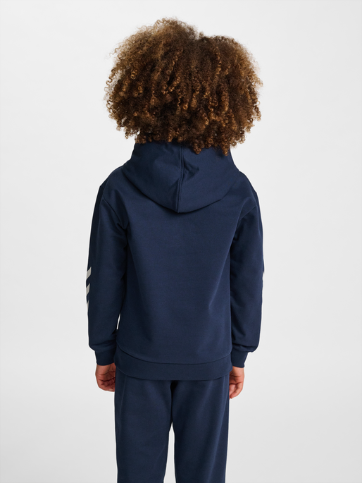 hmlJR LOGO HOODIE, DRESS BLUES, model