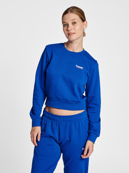 hmlLGC SHAI SHORT SWEATSHIRT, MAZARINE BLUE, model