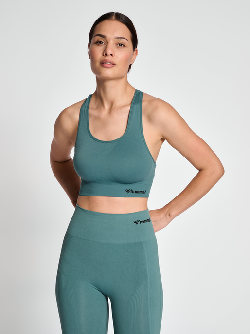 hmlTIF SEAMLESS SPORTS TOP, NORTH ATLANTIC, model