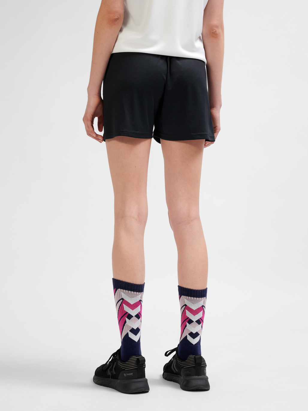 hmlGRAPHIC UNIVERSE SHORTS WOMAN, BLACK, model
