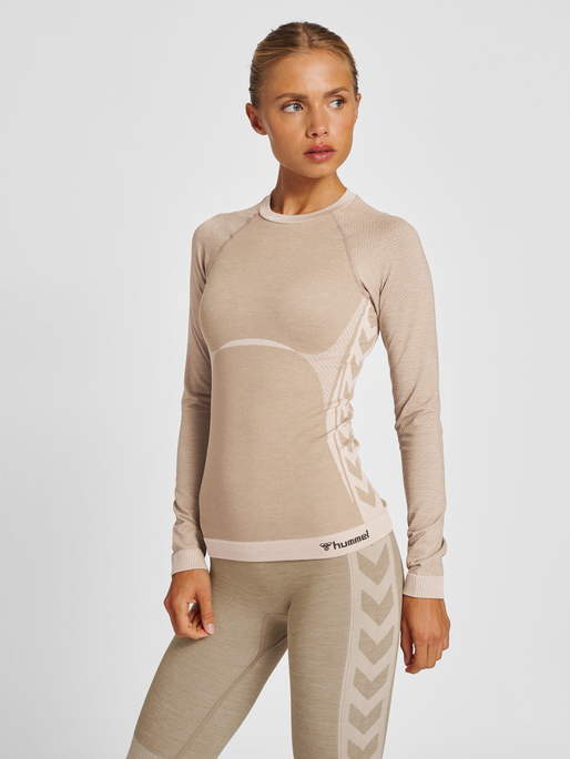 hmlCLEA SEAMLESS TIGHT T-SHIRT L/S, CHATEAU GRAY, model