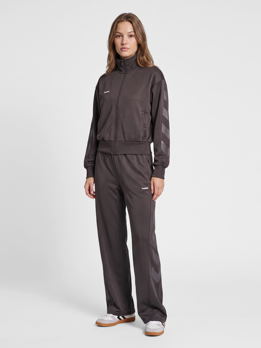 hmlI-D TRACK PANTS, SHALE, model