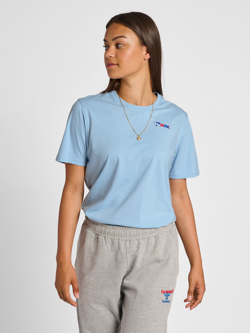 hmlIC MARTY T-SHIRT, CELESTIAL BLUE, model