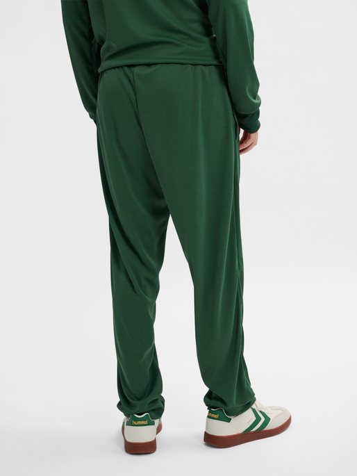 hmlFELIX  POLY TRACKSUIT SET, DARK GREEN, model